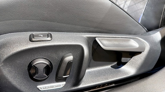 Volkswagen Passat 18 of 23