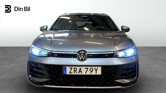 Volkswagen Passat 4 of 23