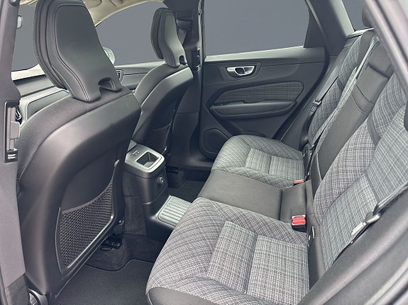 Volvo XC60 8 of 12