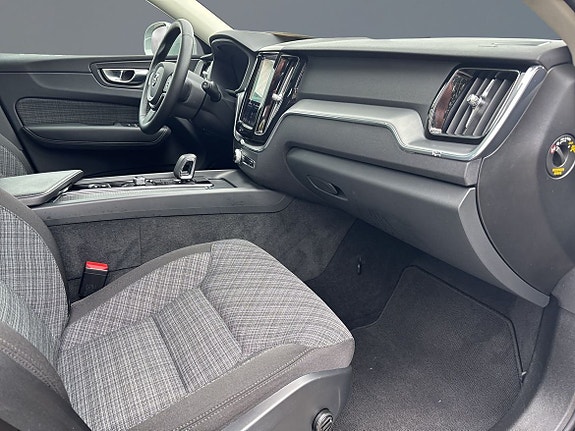 Volvo XC60 7 of 12
