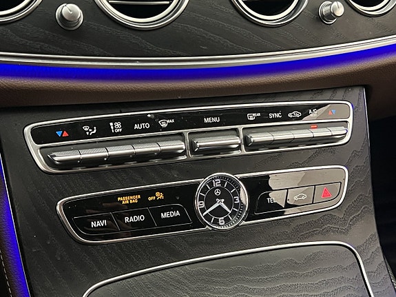 Mercedes-Benz E220 21 of 30