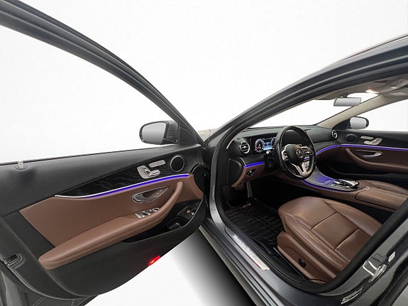 Mercedes-Benz E220 10 of 30