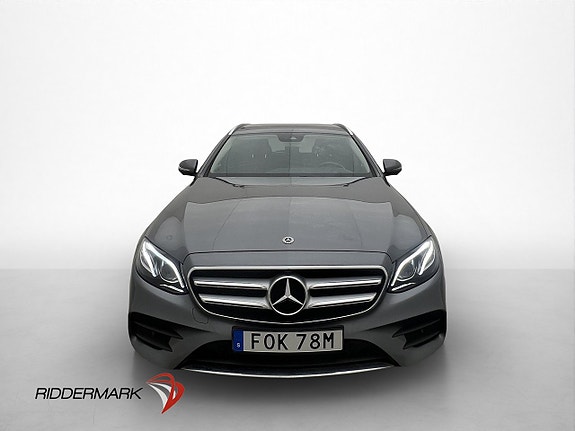 Mercedes-Benz E220 2 of 5