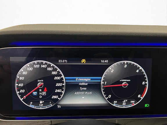 Mercedes-Benz E220 14 of 30