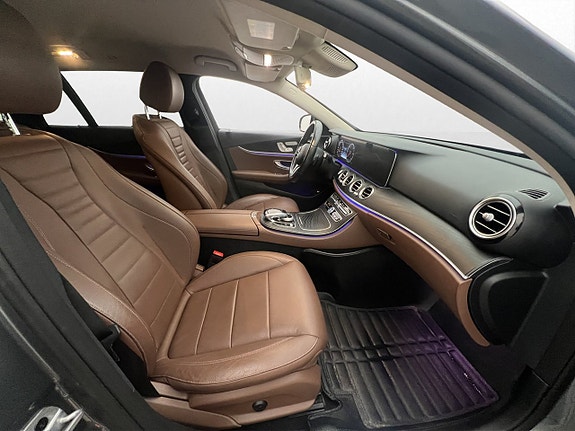 Mercedes-Benz E220 23 of 30