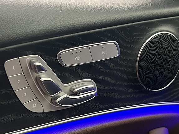 Mercedes-Benz E220 9 of 30