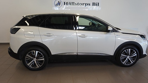 Peugeot 3008 2 of 5