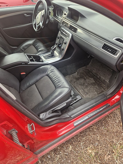 Volvo V70 11 of 13