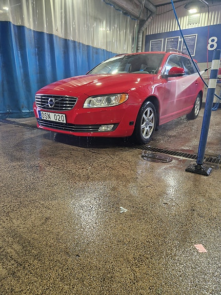 Volvo V70 2 of 13