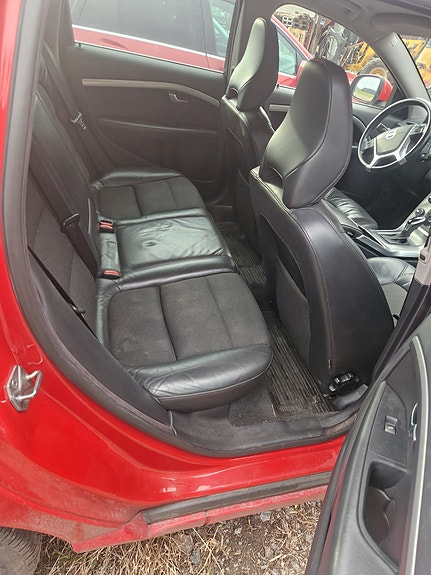 Volvo V70 12 of 13