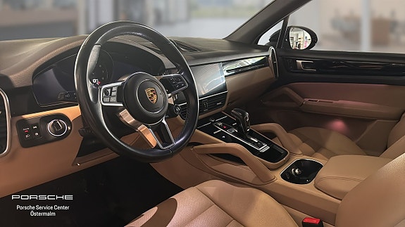 Porsche Cayenne 3 of 5