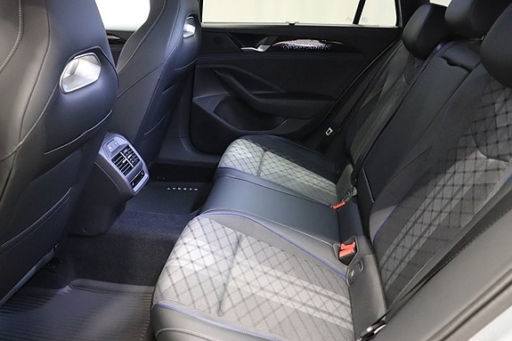 Volkswagen Passat 8 of 14