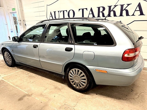 Volvo V40 4 of 5