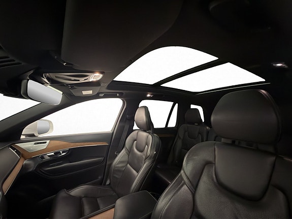 Volvo XC90 14 of 30