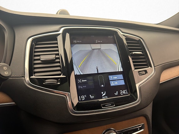Volvo XC90 25 of 30
