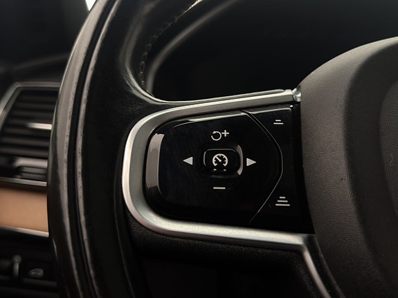 Volvo XC90 19 of 30