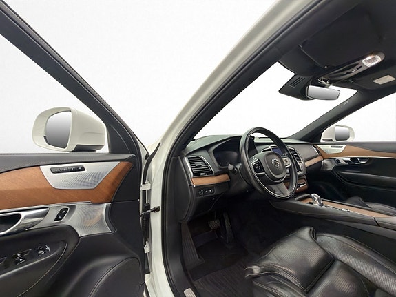 Volvo XC90 12 of 30