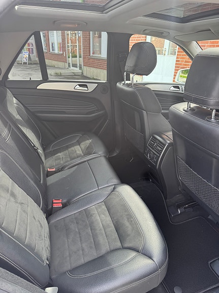 Mercedes-Benz ML350 14 of 16