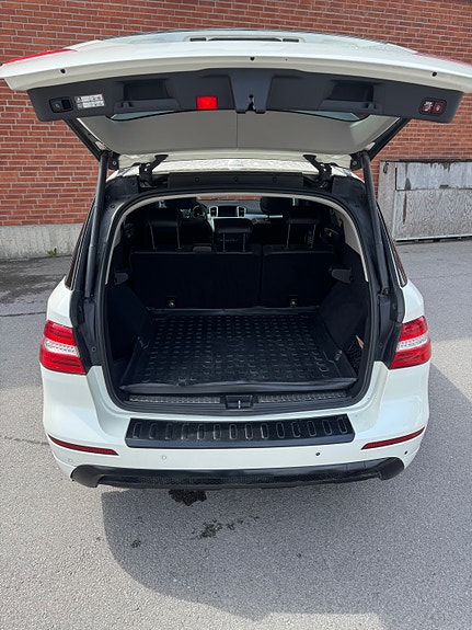 Mercedes-Benz ML350 7 of 16
