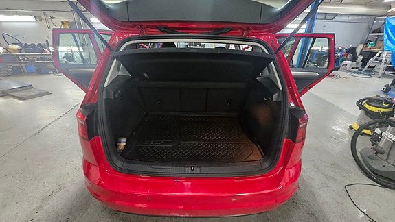 Volkswagen Golf Sportsvan 3 of 5