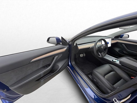 Tesla Model 3 10 of 29