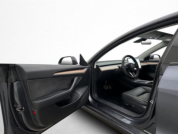 Tesla Model 3 9 of 30