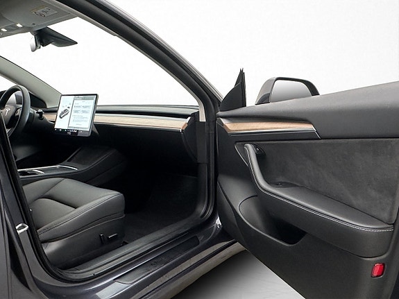 Tesla Model 3 19 of 30