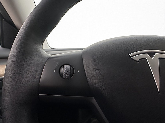 Tesla Model 3 24 of 30