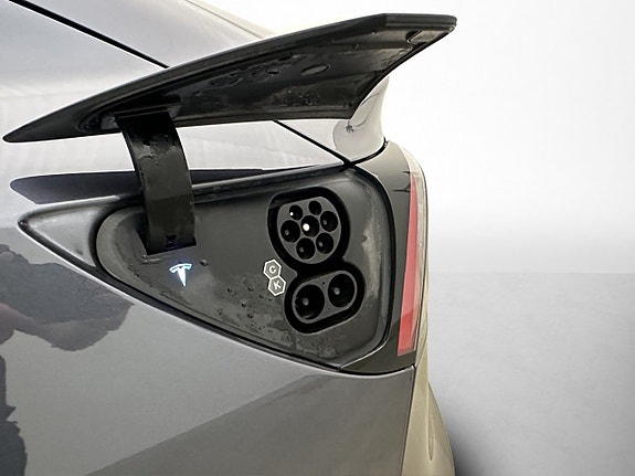 Tesla Model 3 28 of 30