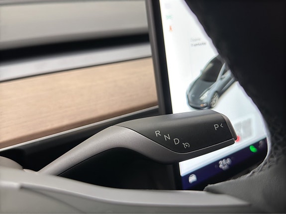 Tesla Model 3 26 of 30