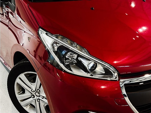 Peugeot 208 3 of 5
