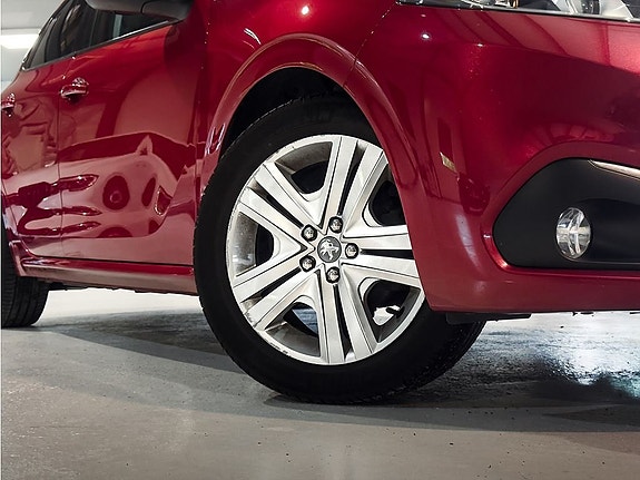 Peugeot 208 4 of 5