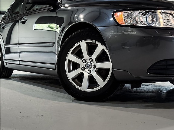 Volvo S40 3 of 5