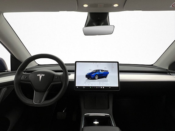 Tesla Model Y 27 of 30