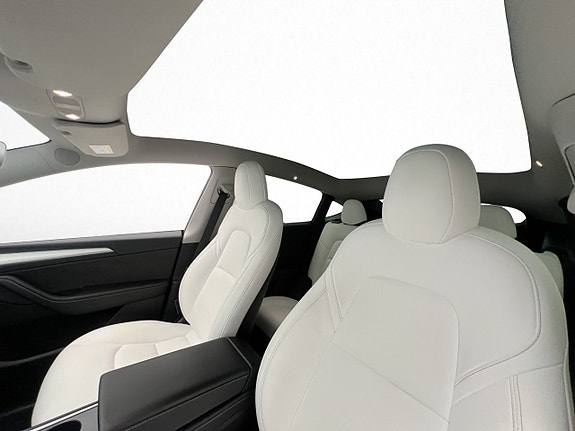 Tesla Model Y 14 of 30