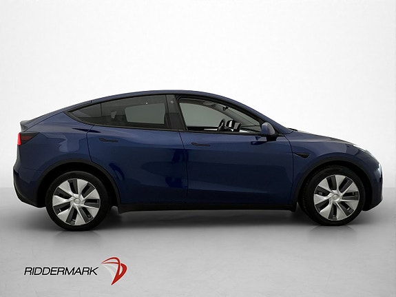Tesla Model Y 10 of 30