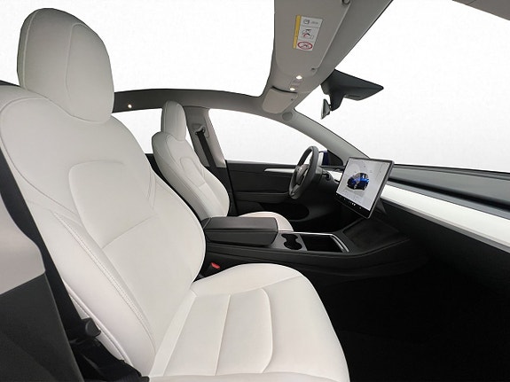Tesla Model Y 28 of 30