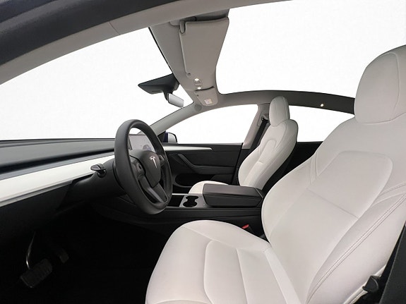 Tesla Model Y 13 of 30