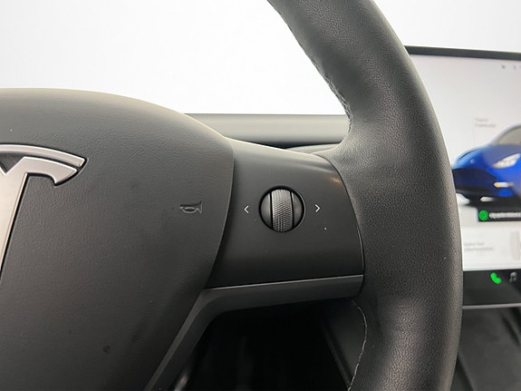 Tesla Model Y 17 of 30