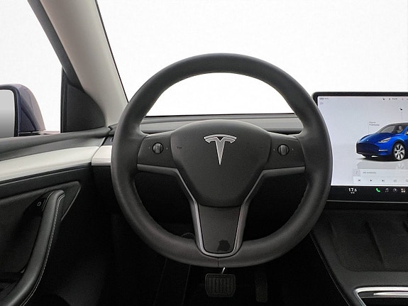 Tesla Model Y 15 of 30