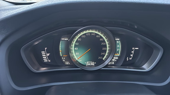 Volvo V40 2 of 10