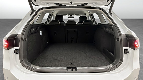 Volkswagen Passat 12 of 19