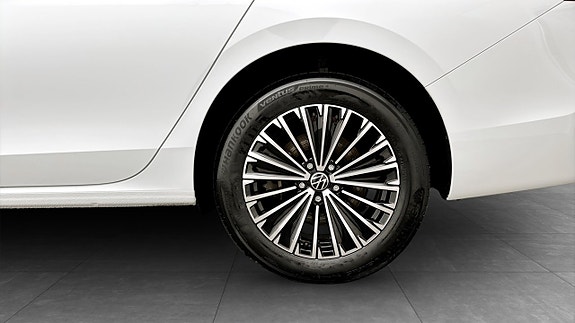 Volkswagen Passat 6 of 19