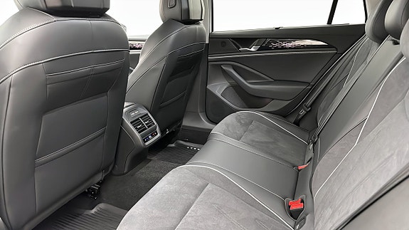 Volkswagen Passat 11 of 19