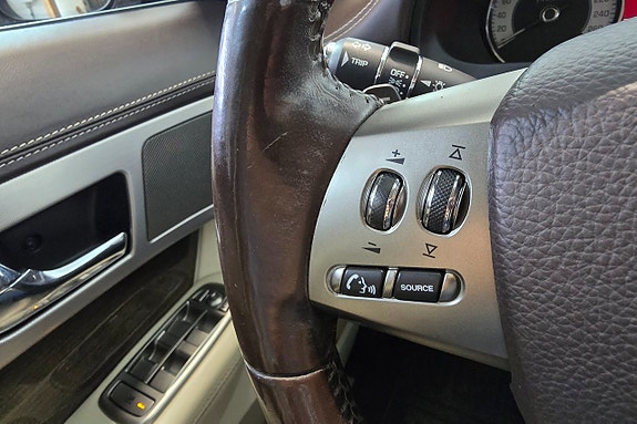 Jaguar XF 13 of 22