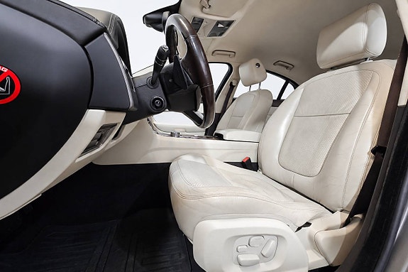 Jaguar XF 6 of 22