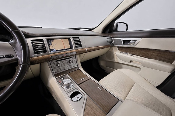 Jaguar XF 20 of 22