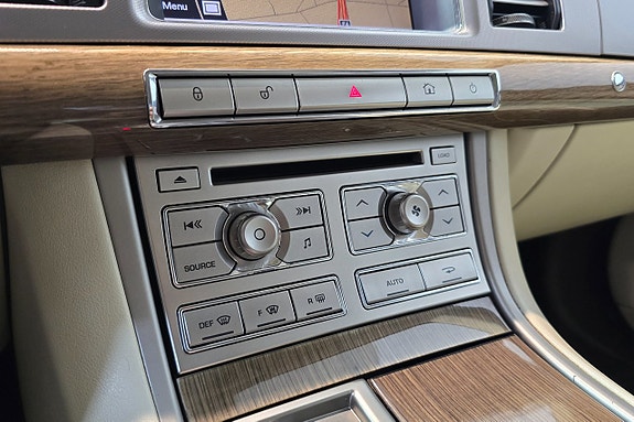 Jaguar XF 15 of 22