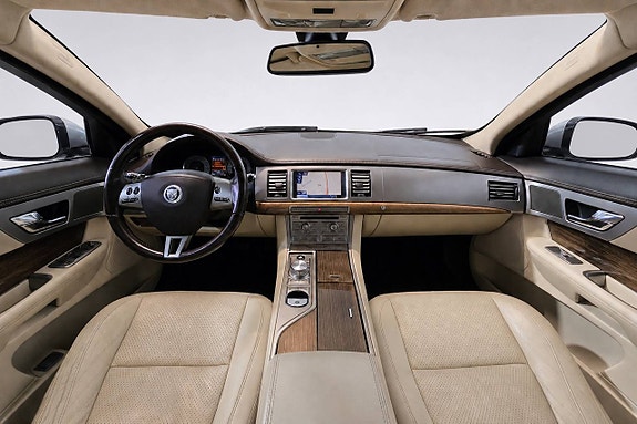 Jaguar XF 8 of 22