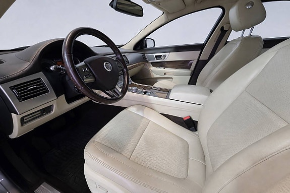 Jaguar XF 7 of 22
